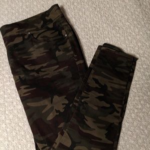 Levi's camo pull-on jeggings size 18